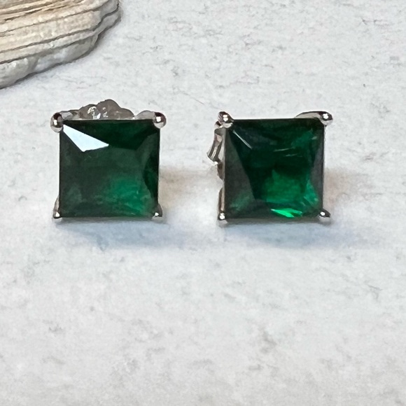 Earring. 925 Sterling Silver Emerald - Picture 3 of 4